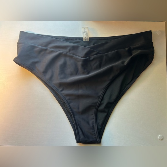 SHEIN Other - Women's Black Swimsuit bottoms